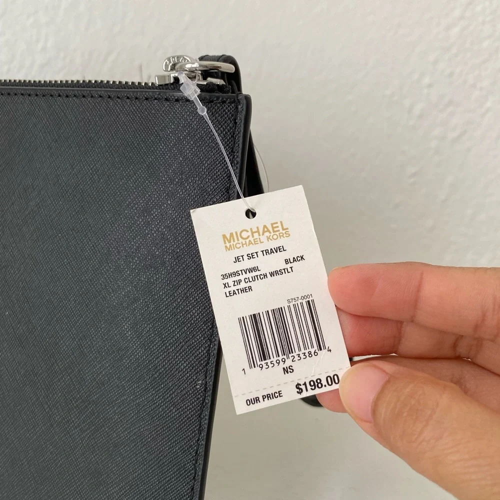 Michael Kors Jet Set XL Zip Cluth - Picture 4 of 7